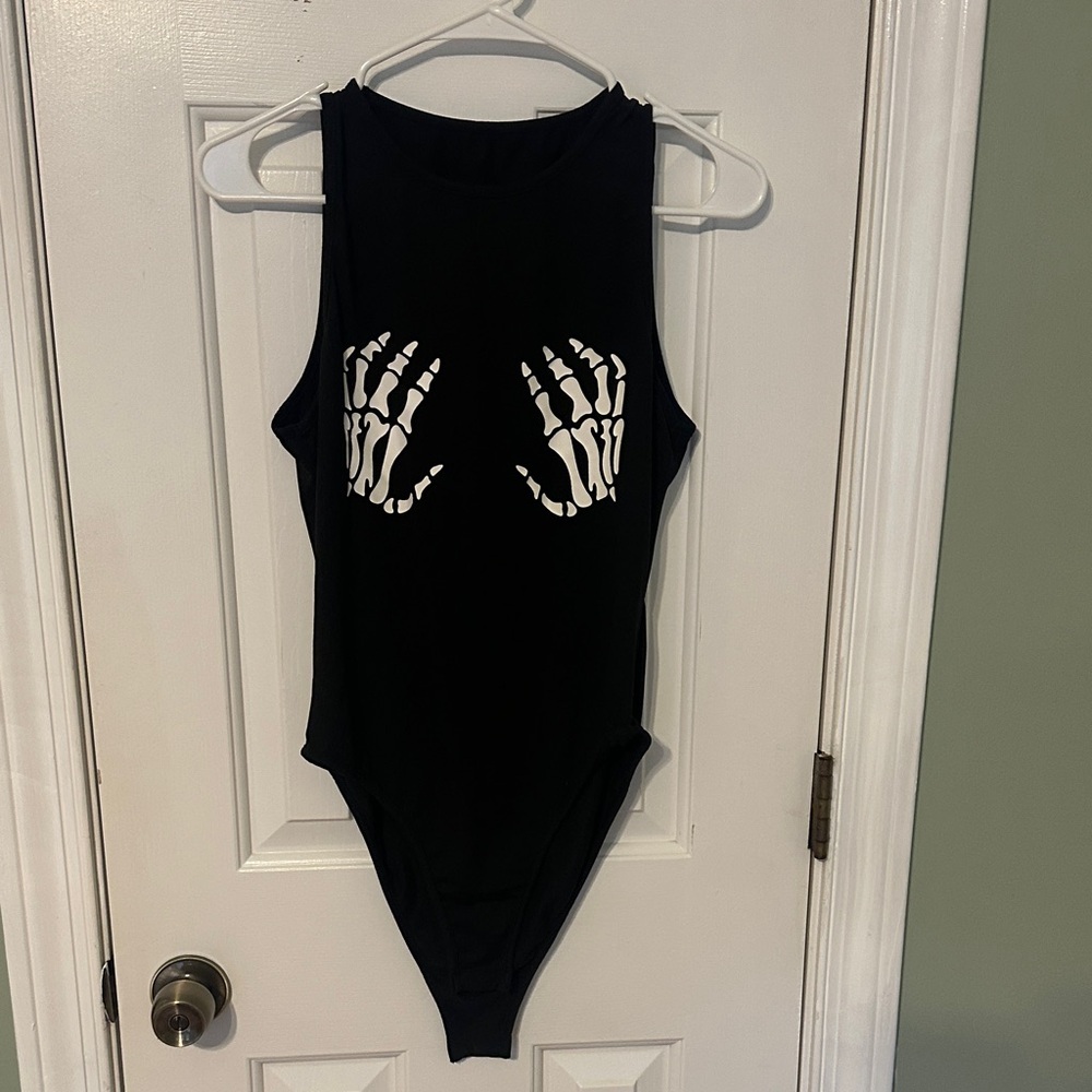 6 Large Women’s Bodysuits. Black, Navy and White - Picture 11 of 12